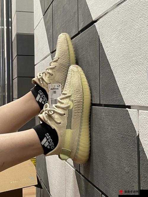 Yeezy350 亚洲限定亚麻 2022：时尚新宠来袭