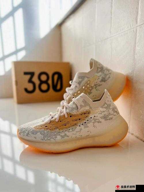 YEEZY380 蜜桃粉遇上纯白色：时尚碰撞新火花